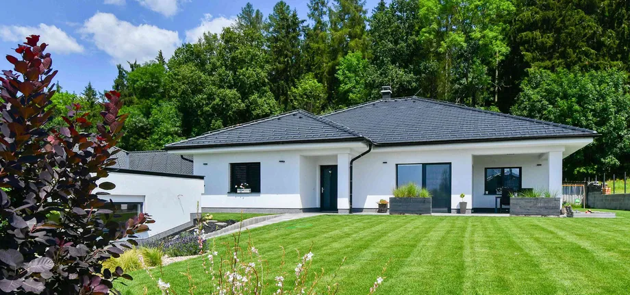 střecha na bungalov BRAMAC leadblock