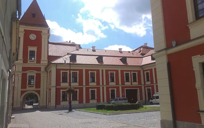 Opál na zámecké střeše