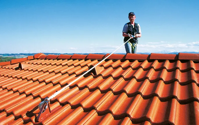 Revize prvků pro bezpečný pohyb po střeše